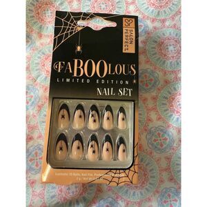 Salon Perfect Faboolous Spider Halloween-themed press-on nail set